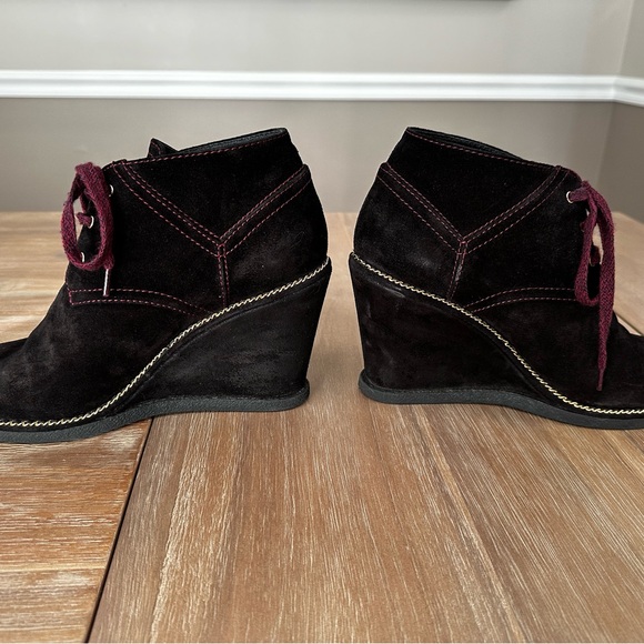 CHANEL Suede Wedge Booties CC Chain size 41 - Picture 5 of 12